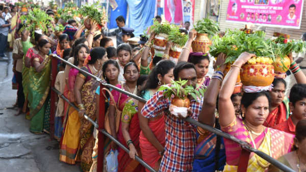 భక్తుల కోసం ప్రత్యేక ఏర్పాట్లు