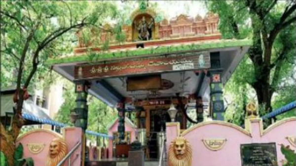 నల్ల పోచమ్మ గుడిని తరలిస్తారా?