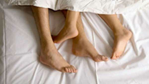 పోర్న్ వీడియోలు చూపిస్తూ.. అలా కావాలంటూ వేధింపులు పోర్న్ వీడియోలు చూపిస్తూ.. అలా కావాలంటూ వేధింపులు