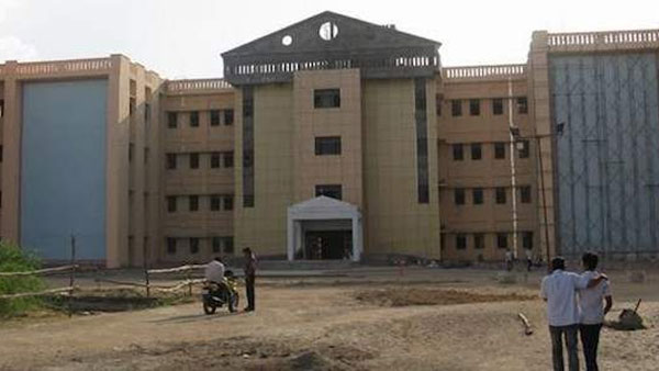 జీతం చాలక క్వశ్చన్ పేపర్ లీకేజీ 