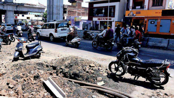 An app-based motorbike driver was brutally thrashed by a group An app-based motorbike driver was brutally thrashed by a group