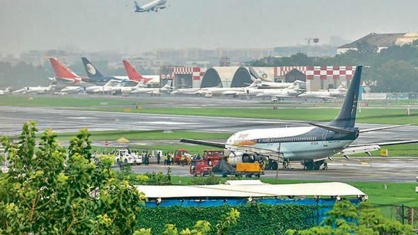 బాంబేను బాంబ్ హై గా విన్న సిబ్బంది