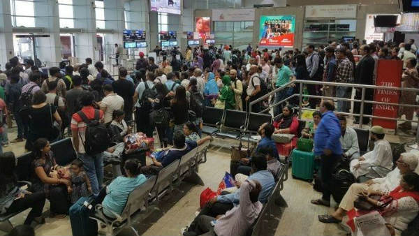 విమానాశ్రయంలో గాలింపు