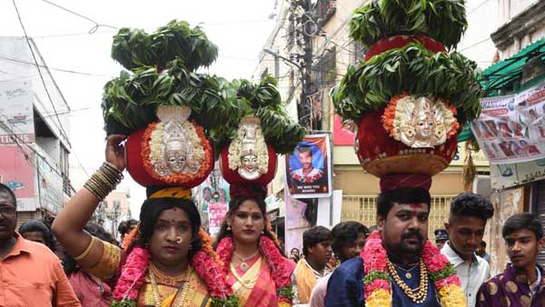అమ్మవారు ఆవహిస్తారని విశ్వాసం