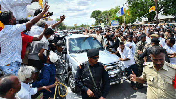 అట్టహాసంగా హారతి..! లోకేష్ తో టీడిపి ముఖ్య నేతలు..!! 