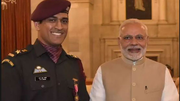 ధోనీ కమలం కండువా కప్పుకునే అవకాశం ధోనీ కమలం కండువా కప్పుకునే అవకాశం