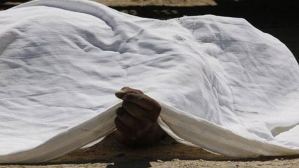 సెల్ఫీ తీసుకునే ఆంధ్రా యువకుడ్ని లాఠీలతో బాదిన పోలీసులు .. యువకుడు మృతి