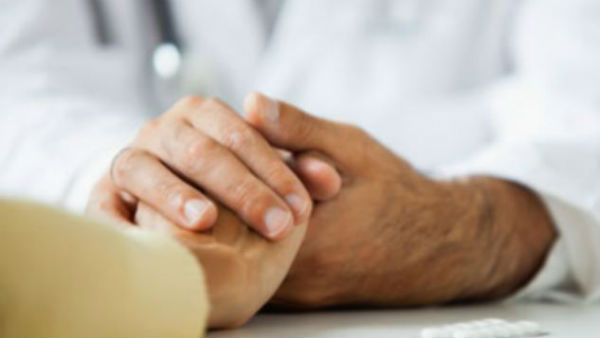 డాక్టర్ నాగేశ్వర్ రావు ప్లాన్ ప్రకారమే హంగామా చేసిన మహిళ .. నడుము పట్టుకున్నారని నానా రచ్చ 