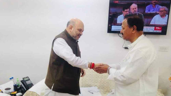విచిత్రంగా డీఎస్ వ్యవహారం..! ఏమీ చేయలేక పోతున్న కేసీఆర్..!! 