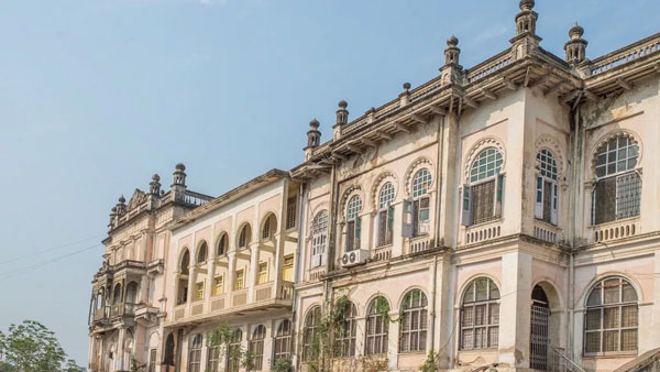 ఎర్రమంజిల్ ప్యాలెస్ను కూల్చివేయొద్దని పిటీషన్ దాఖలు చేసిన నిజాం వారసులు ఎర్రమంజిల్ ప్యాలెస్ను కూల్చివేయొద్దని పిటీషన్ దాఖలు చేసిన నిజాం వారసులు