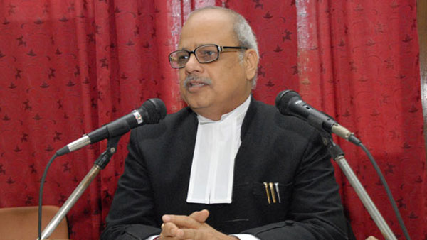 Former Justice Eeshwarayya goud slams Chandrababu over corruption, Praises Jagan for his schemes