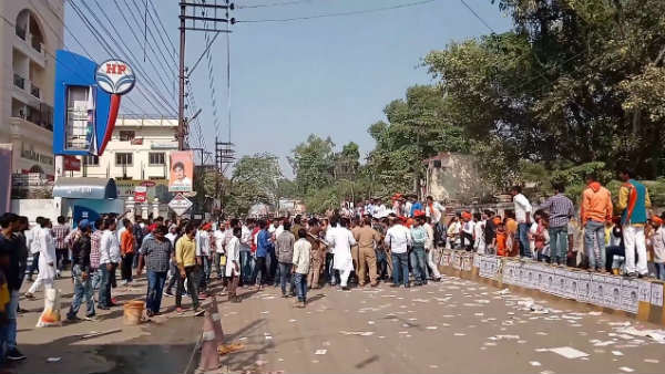 నిన్న కుప్పంలోనూ ఫ్లెక్సీల రగడ .. మూడు గంటలపాటు జాతీయ రహదారిపై హంగామా