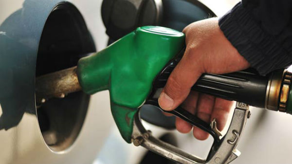  తెలంగాణలో వాహనదారులకు ఏటా వెయ్యి కోట్ల భారం..! పరోక్షంగా మరో 400 కోట్ల బాదుడు..!!