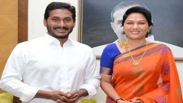 సీఎం జగన్ కాపుల కోసం కేటాయించిన బడ్జెట్ పై హర్షం వ్యక్తం చేసిన హేమ సీఎం జగన్ కాపుల కోసం కేటాయించిన బడ్జెట్ పై హర్షం వ్యక్తం చేసిన హేమ