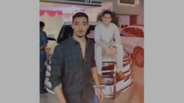 మనవడి టిక్కుటాక్కు సరదా.. హోంమినిస్టర్కు తంటా తెచ్చిందిగా..! మనవడి టిక్కుటాక్కు సరదా.. హోంమినిస్టర్కు తంటా తెచ్చిందిగా..!