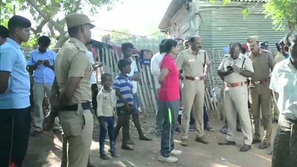 పోలీసుల సమక్షంలో పెళ్లి