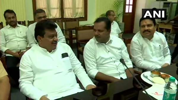 ఎమ్మెల్యేలు ఢూమ్మా ! ఎమ్మెల్యేలు ఢూమ్మా !