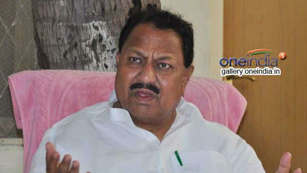 టీఆర్ఎస్ పార్లమెంటరీ సమావేశానికి హాజరైన డీఎస్ టీఆర్ఎస్ పార్లమెంటరీ సమావేశానికి హాజరైన డీఎస్