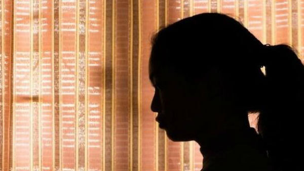  కన్నింగ్ మాటలతో పల్టీ.. యువతి మాయం