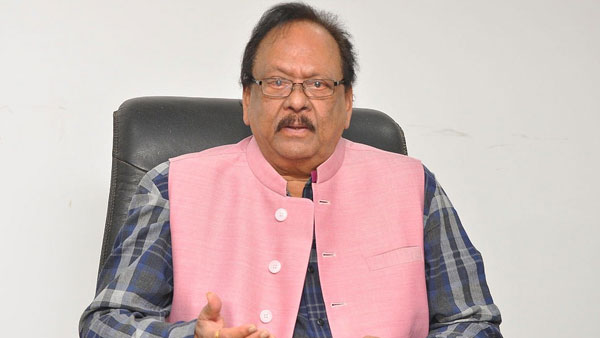 సానుభూతి కోసం చంద్రబాబు చేసిన విమర్శలు నిజం అవుతాయన్న రెబల్ స్టార్ సానుభూతి కోసం చంద్రబాబు చేసిన విమర్శలు నిజం అవుతాయన్న రెబల్ స్టార్