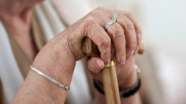 తల్లి చనిపోయినట్టు మరణ ధృవీకరణ పత్రాలు సృష్టించి ఆస్థి తనపరుకు మార్చుకున్న కొడుకు 