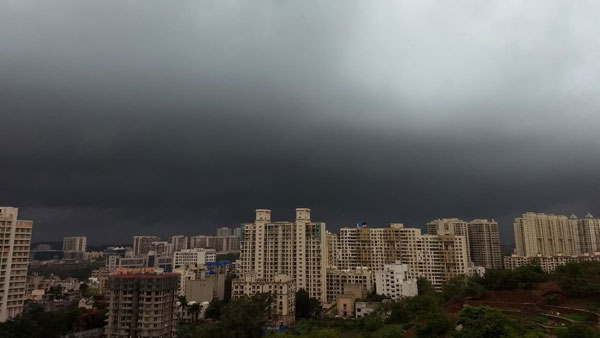 హెల్ప్ లైన్స్ ఏర్పాటు చేసిన రైల్వే శాఖ .. వర్షాలు ఇంకా పెరుగుతాయంటున్న స్కైమేట్