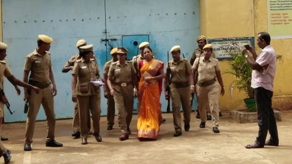 30 రోజులు బాహ్య ప్రపంచంలో.. 30 రోజులు బాహ్య ప్రపంచంలో..