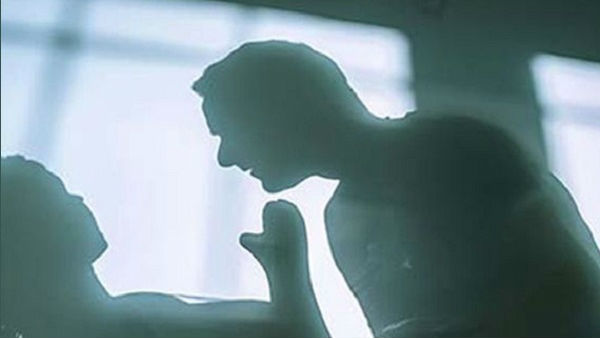 నగ్న చిత్రాలు పంపాలని వేధింపులు .. పోలీసులను ఆశ్రయించిన బాలిక 