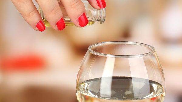 పిల్లల నోట్లో విషం పోసి, ముఖానికి టేప్ చుట్టి