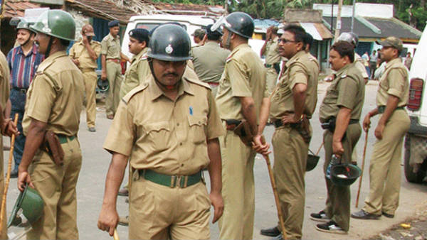 ఉత్తర ప్రదేశ్ బలరాంపూర్ జిల్లా పోలీసుల ప్రయోగం ఉత్తర ప్రదేశ్ బలరాంపూర్ జిల్లా పోలీసుల ప్రయోగం