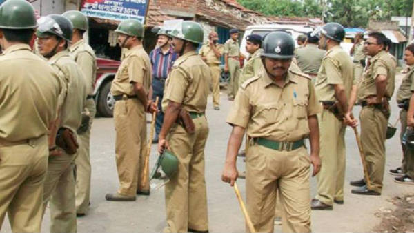 పోలీసులకు నిబంధన ఏంటని ఆవేదన... పోలీసులకు నిబంధన ఏంటని ఆవేదన...