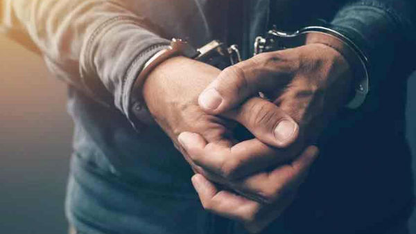 సినిమాల్లో వేషం.. పెట్టాడుగా శఠగోపం..! సినిమాల్లో వేషం.. పెట్టాడుగా శఠగోపం..!