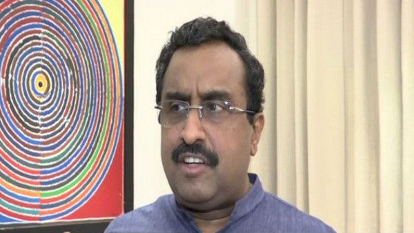  ప్ర‌వాసాంధ్రులు ఇలా చేయ‌టం పైనే..