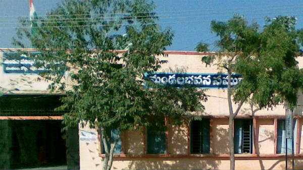  మధ్యతరగతి మీద పెను భారంగా రిజిస్ట్రేషన్ చార్జీలు .. తగ్గించాలని ప్రభుత్వానికి వినతి 