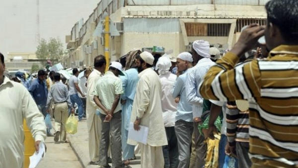 కొంతకాలం జైలుకెళ్ళి స్వదేశానికి చేరుకున్న కొందరు కార్మికులు .. మిగతా వారిని కాపాడాలని వేడుకోలు 