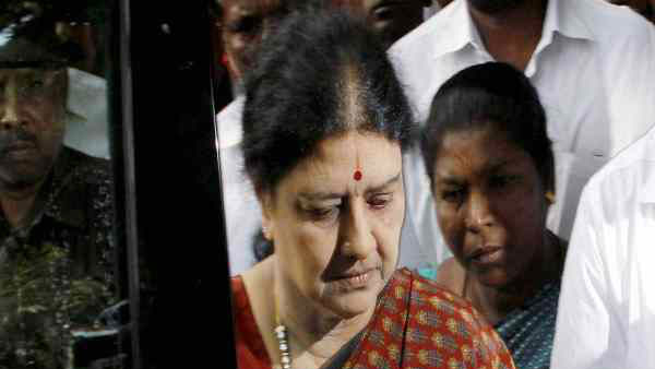  జయలలిత సమాధిపై శపథం చేసిన శశికళ..! అన్నాడీఎంకేను తన నుంచి ఏ శక్తి విడదీయలేదన్న చిన్నమ్మ..!!