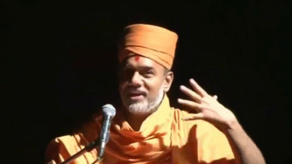 ప్రసంగించకుండానే వెనుదిరిగిన స్వామి జ్ఞానవాత్సల్య