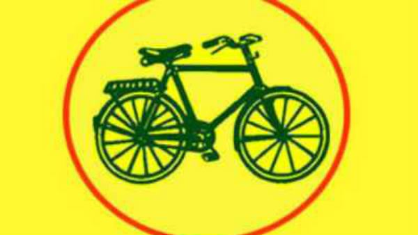 ప్రత్తిపాడు నియోజవర్గం టీడీపీలో వర్గ పోరు ప్రత్తిపాడు నియోజవర్గం టీడీపీలో వర్గ పోరు