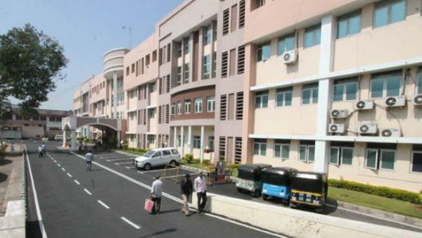 సెక్రటేరియట్ నిర్మాణంపై ఆరోపణాస్త్రాలు