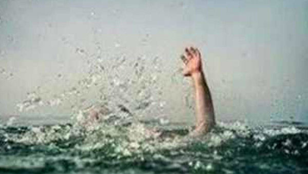 బ్రిడ్జిపై నుంచి నదిలోకి దూకి