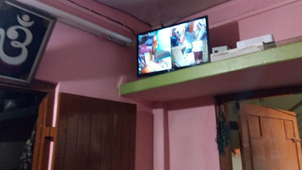 పడకగదిలో సీసీ కెమెరాలు పడకగదిలో సీసీ కెమెరాలు