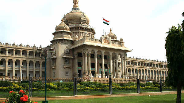 రాజకీయ సంక్షోభం 