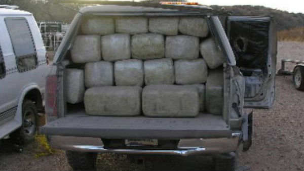 గంజాయి రవాణా మరియు విక్రయాలకు పాల్పడతున్న ఇద్దరిపై పీడీ యాక్ట్ పెట్టిన పోలీసులు 