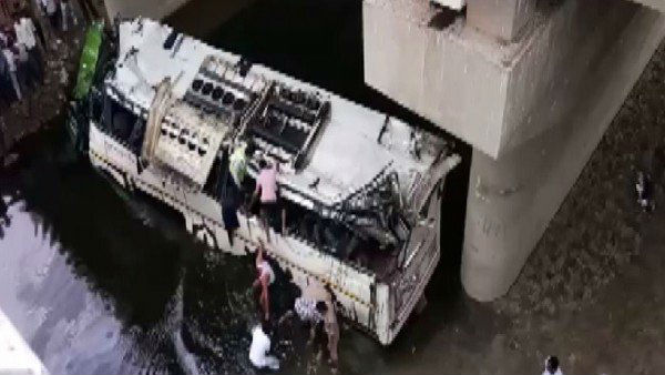 29 people dead as bus fell in to drain