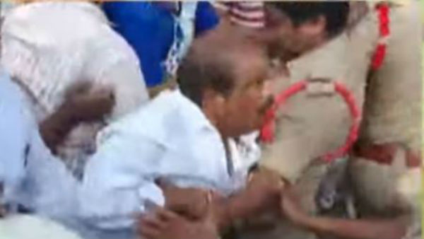 జెండా పండుగ నాడు కూడా పాత కక్షలేనా? జెండా పండుగ నాడు కూడా పాత కక్షలేనా?