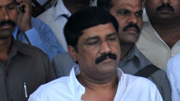  ఇరవై నాలుగు గంటల్లోగా గంటా క్యాంప్ ఆఫీస్ ను కూల్చివేస్తామని నోటీసులు 