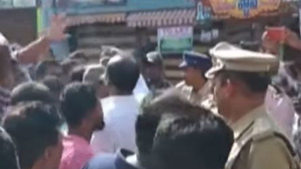 చీరాలలో ఉద్రిక్త పరిస్థితులు.. పోలీసులు లాఠీ ఎత్తితే గానీ..! చీరాలలో ఉద్రిక్త పరిస్థితులు.. పోలీసులు లాఠీ ఎత్తితే గానీ..!