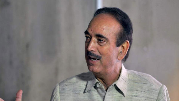  అజాద్ శ్రీనగర్ వెళ్లకుండా ఎయిర్‌పోర్టులో అడ్డగింత