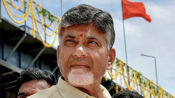 దాడులను ఖండిస్తున్న చంద్రబాబు .. అరాచాకపాలన అని ఆగ్రహం 