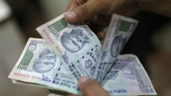  పనిచేస్తున్న బ్యాంకుకే కన్నం.. క్రికెట్ బెట్టింగ్ పర్యవసానం..!